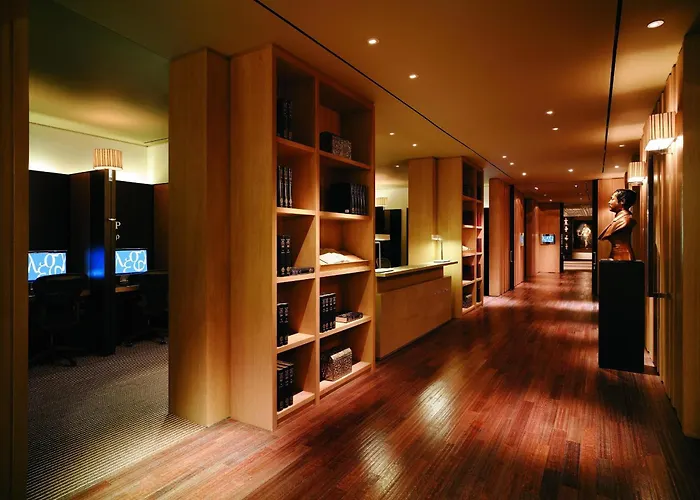 Grand Hyatt Erawan Hotel