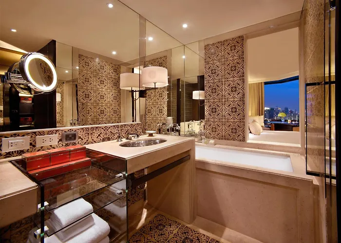 Grand Hyatt Erawan Hotel